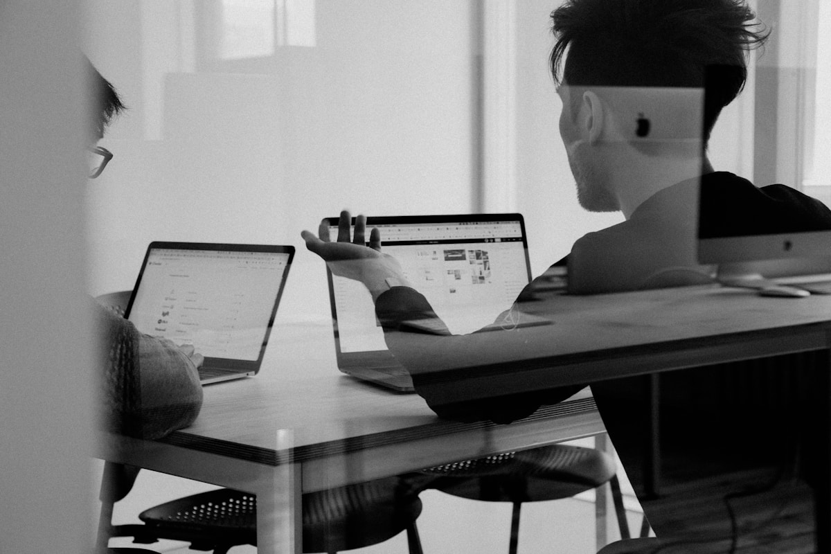 Sesión de trabajo con tablero de entregables contables